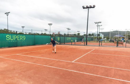 Torneio de Tênis em SC reúne atletas de 80 anos; veja onde