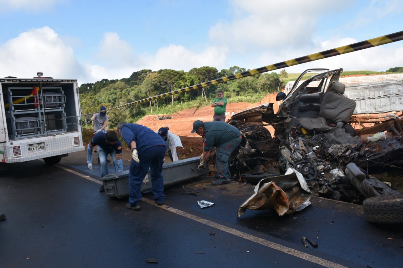 Três pessoas morrem em grave acidente na SC-120 em Curitibanos