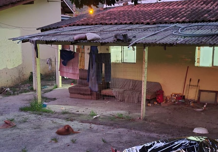 Casa onde aconteceu o homicídio, em Itapema. Foto: Polícia Militar, Divulgação. 