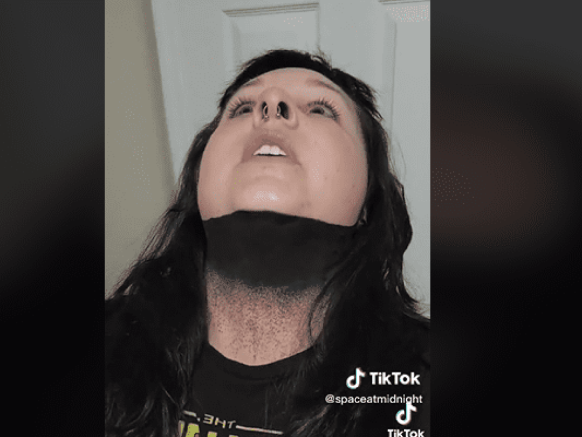 Mulher choca web ao mostrar piercing no olho