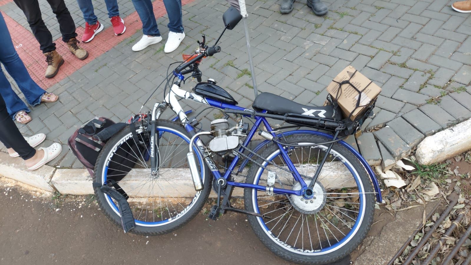 O idoso utilizava uma bicicleta motorizada | Foto: divulgação/Corpo de Bombeiros de SC