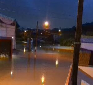 Em menos de quatro horas choveu cerca de 60 mm em Camboriú | Foto: reprodução/internet