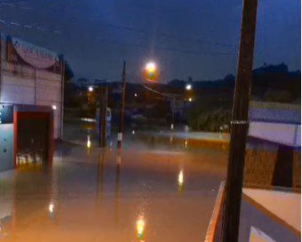 Em menos de quatro horas choveu cerca de 60 mm em Camboriú | Foto: reprodução/internet