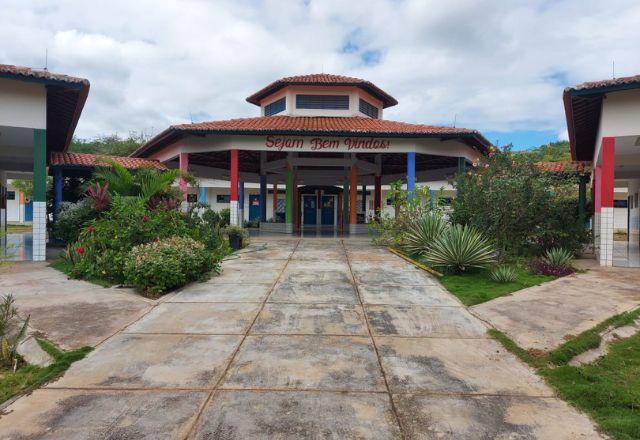 Fachada da Escola Municipal Isaac de Alcantara Costa | Reprodução