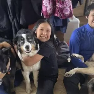 Cão reencontra família no Alasca l Mandy Iworrigan/ AP, via SBT News

