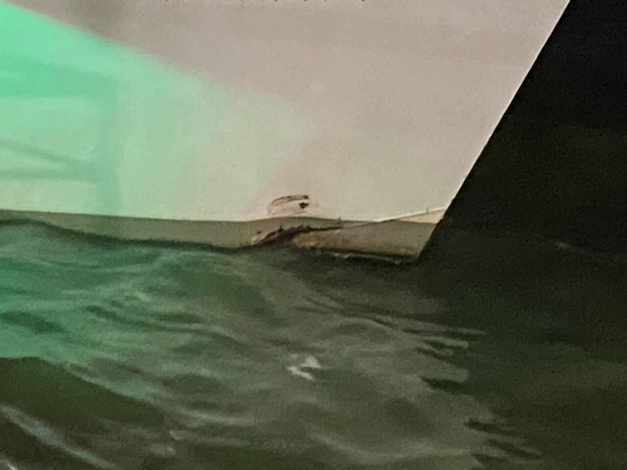 Exclusivo Barco Catamarã bate perto da ilha dos Guarás em Florianópolis