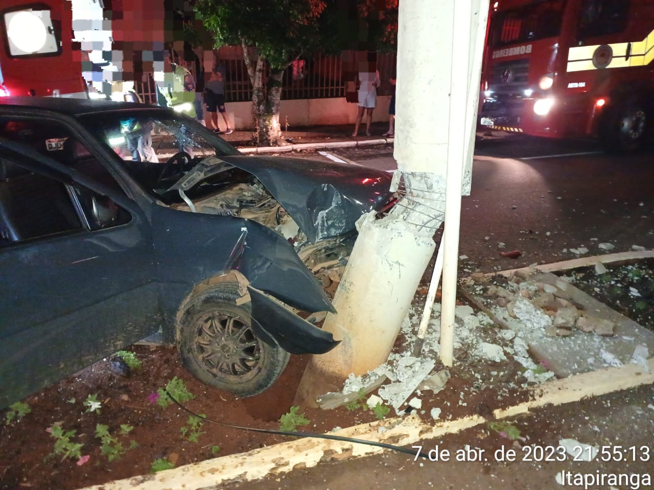 Família Fica Ferida Após Bater Carro Contra Poste No Oeste De Sc 9829