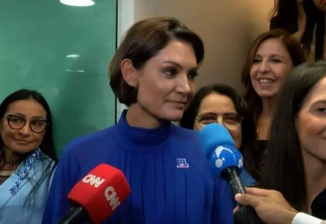 Michelle Bolsonaro admite em conversa com a imprensa que recebeu joias no Alvorada | Foto: Reprodução

