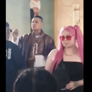 Rapper distribui cigarros de maconha em gravação de clipe em igreja | Reprodução

