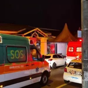 . Segundo os policiais, o agressor chegou alterado na unidade hospitalar | Foto: reprodução/SBT News