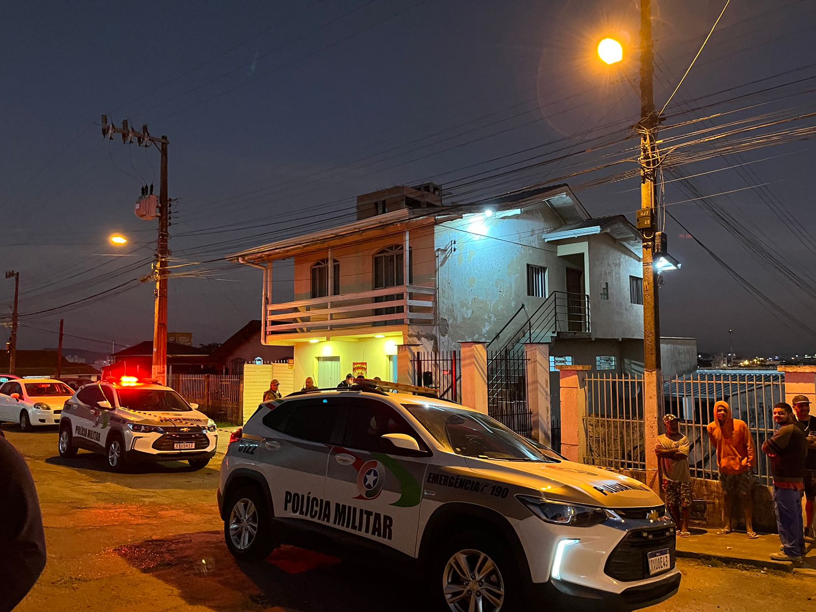 Homem morre após ser esfaqueado dentro de bar em Lages