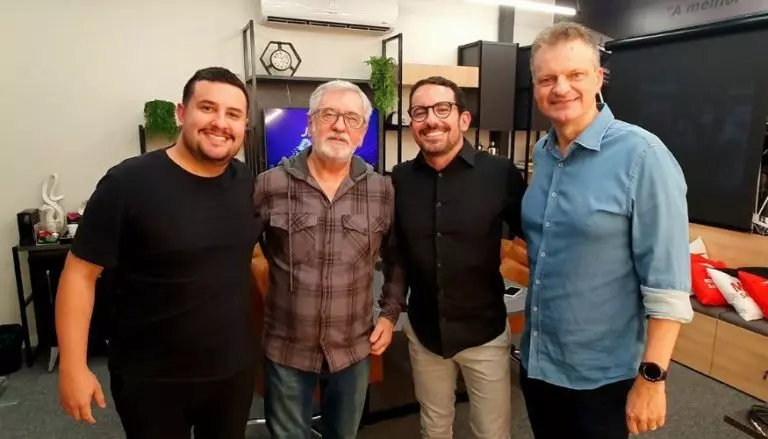 Na foto da esquerda para a direita Jimmy, Jailson, Davi e Ferrari Foto Acontecendo Aqui Reprodução 