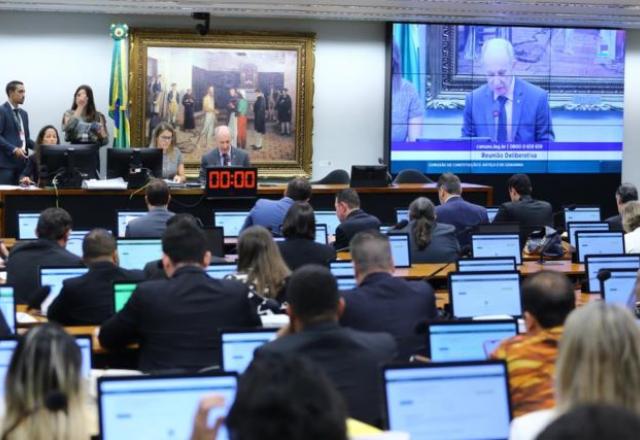 Deputados da CCJ formaram maioria e aprovaram a PEC que anistia partidos em multas junto ao TSE | Vinicius Loures | Câmara dos Deputados