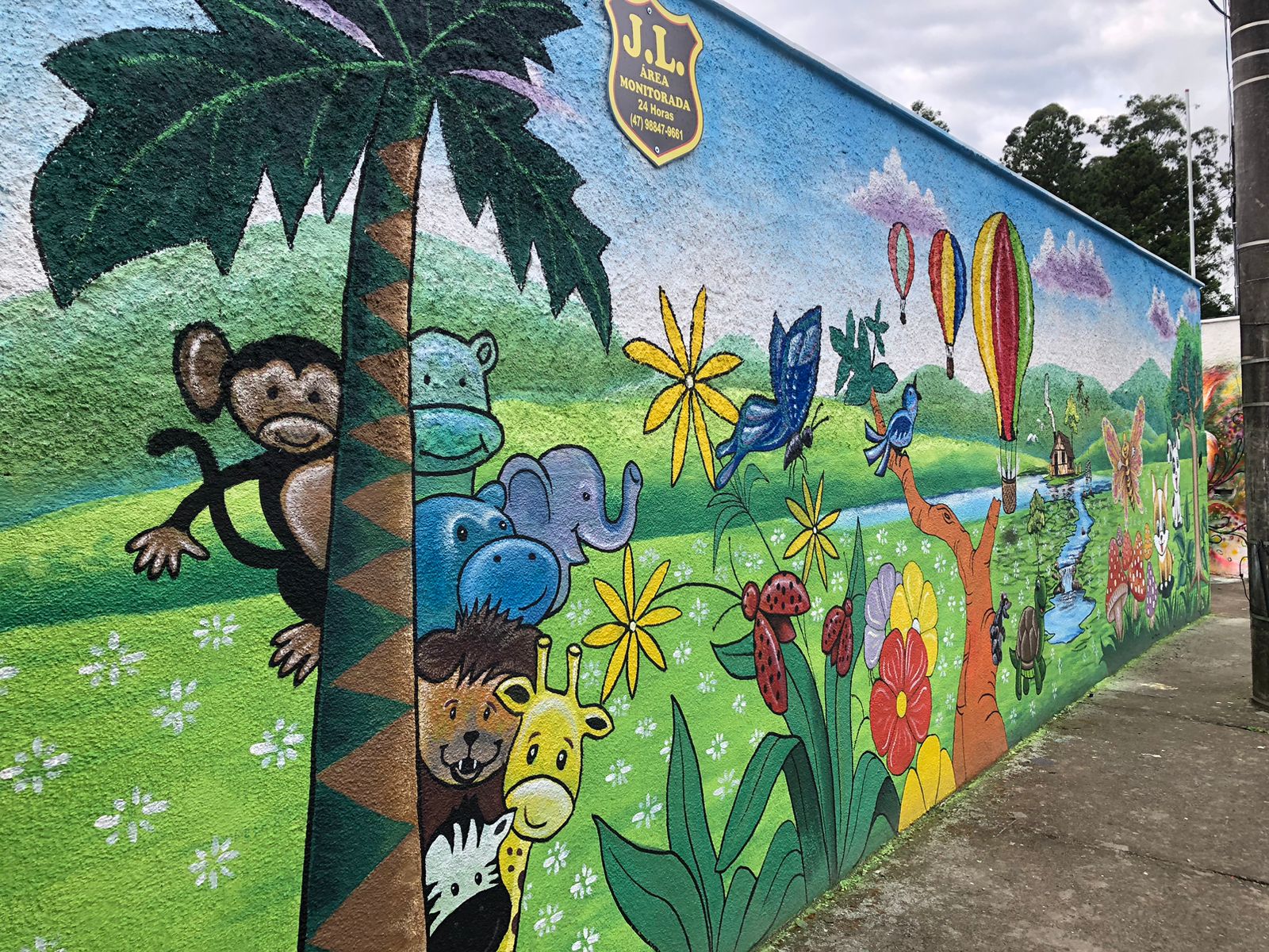 Um mês da tragédia em Blumenau alunos prestam homenagens na Creche Cantinho Bom Pastor (6)