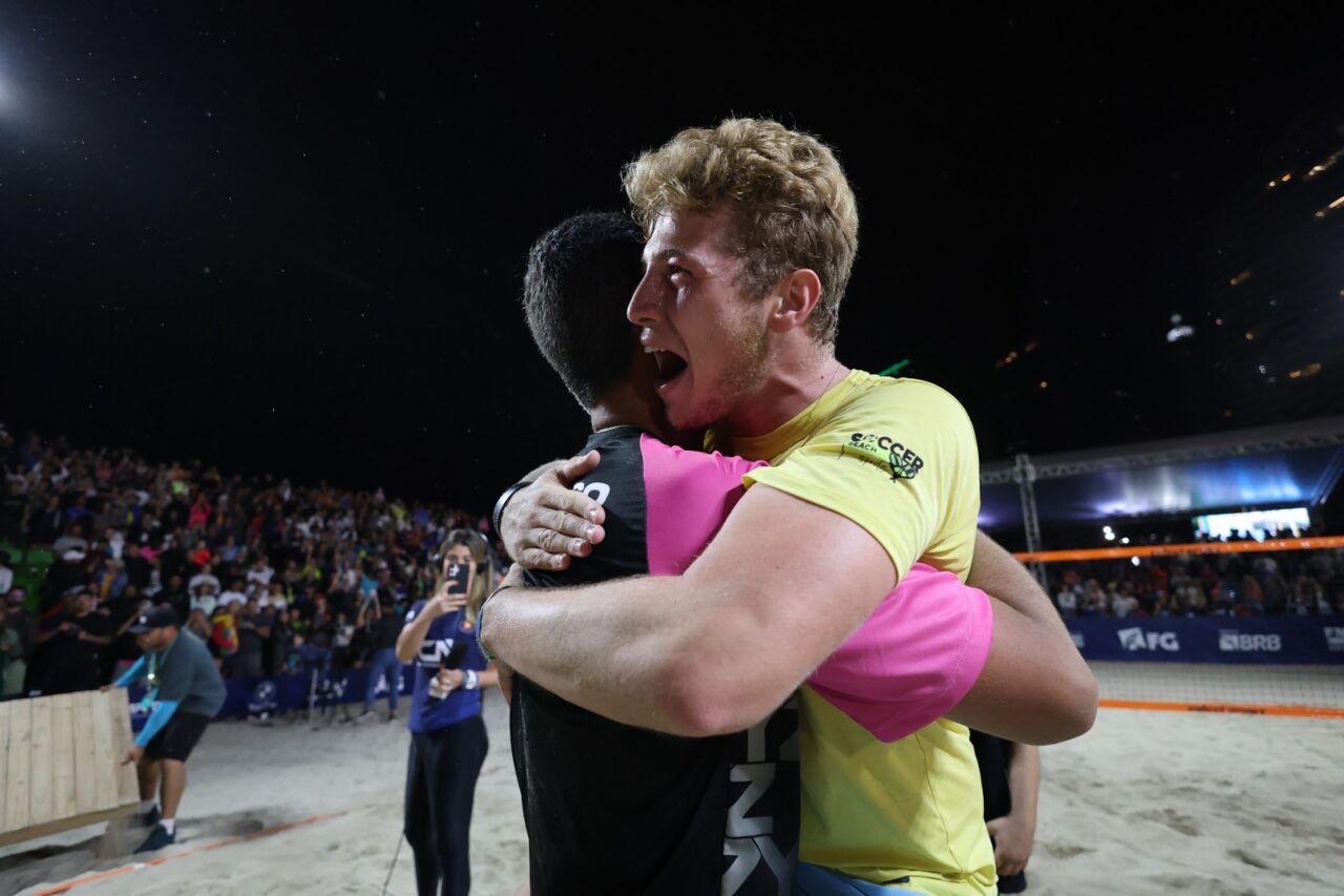 Dupla de brasileiros vencem Mundial de Beach Tennis em BC