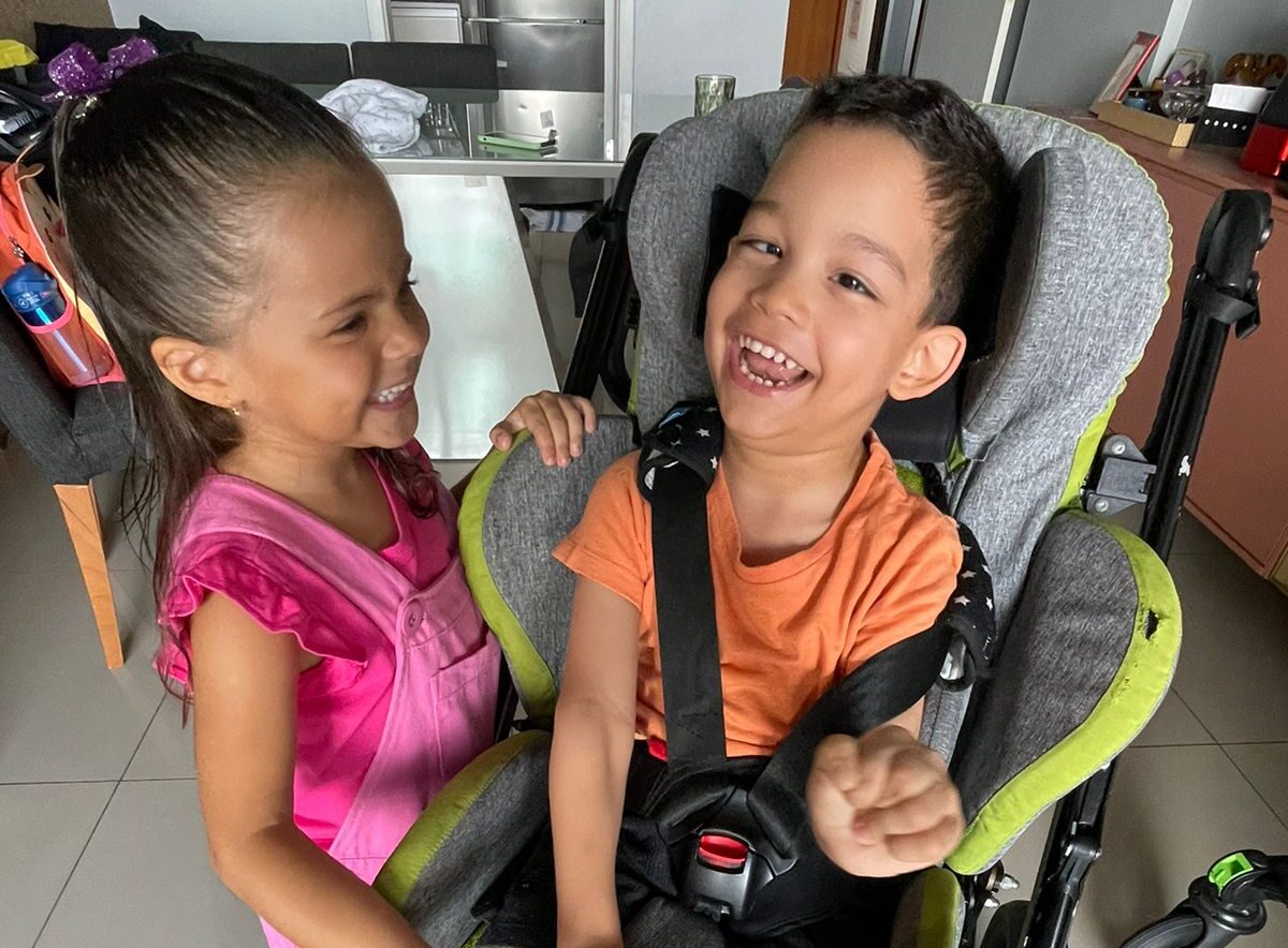 Arthur e Heloísa são melhores amigos e estudam na mesma escola. Foto cedida: Laura Nascimento. 