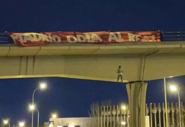 Ato foi feito em janeiro deste ano pela torcida Frente Atlético, uma organizada da equipe espanhola | Reprodução/Twitter alvarorloureiro




