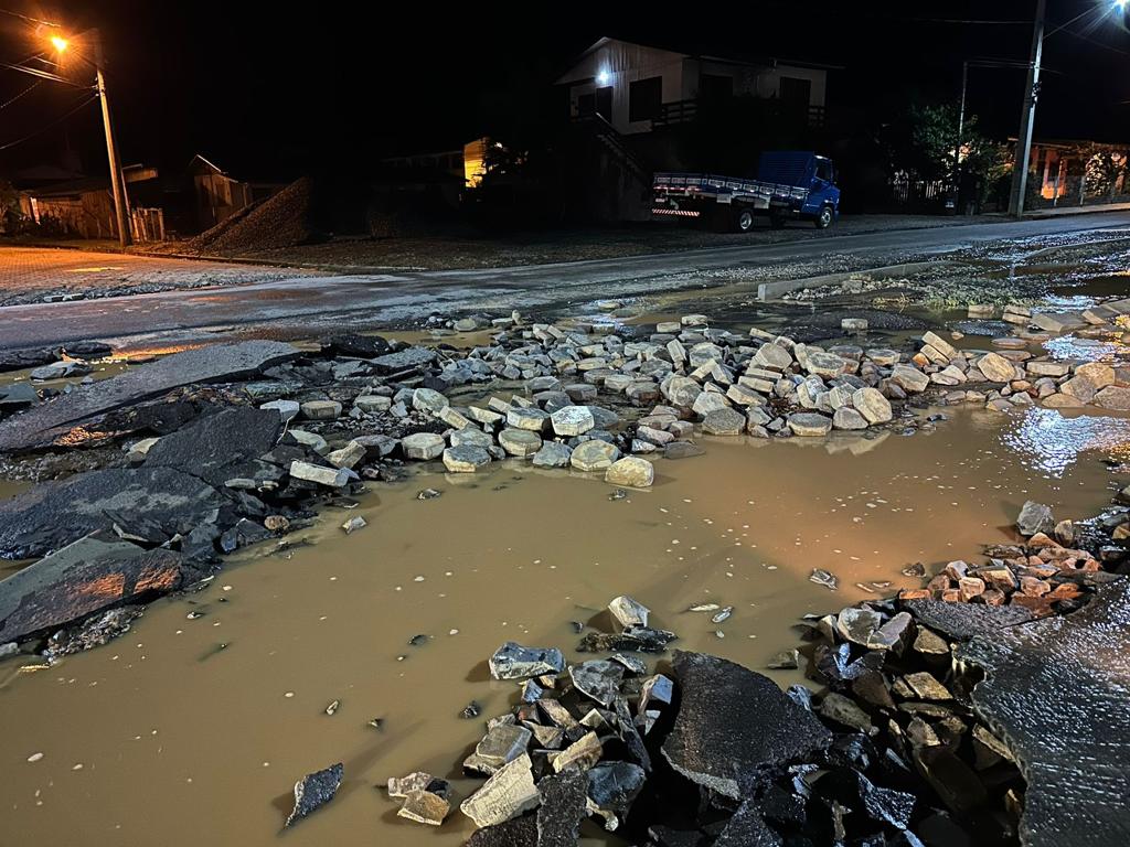 Imagens: Praia Grande fica com 60 pessoas desabrigadas após Ciclone Extratropical