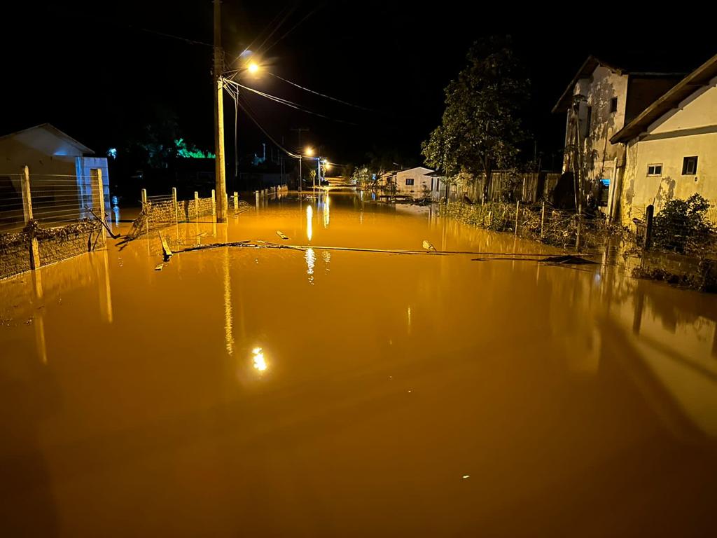 Imagens: Praia Grande fica com 60 pessoas desabrigadas após Ciclone Extratropical