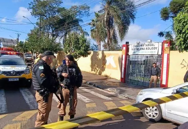 Agentes da Polícia Militar, do Corpo de Bombeiros e do Samu estão no local | Silvano Brito, via SBT News

