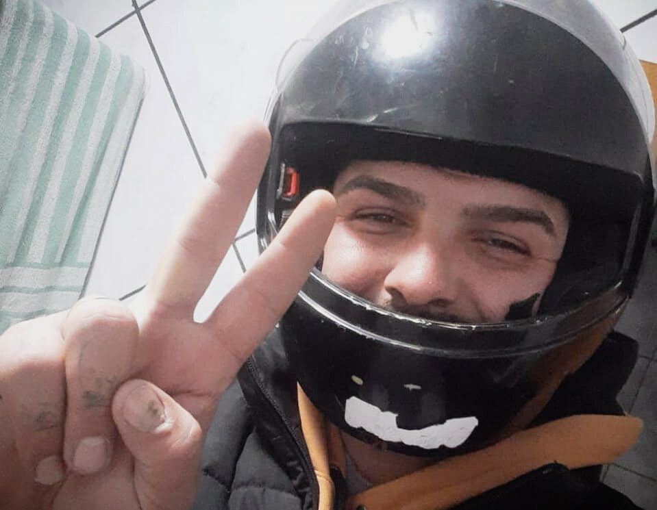 O motoboy João Victor não pensou duas vezes em ajudar a mulher | Foto: Arquivo Pessoal/Cedida ao Portal SCC10