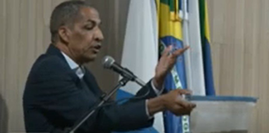 Com a repercussão do caso, Luciano usou as redes sociais para pedir desculpas aos funcionários da sede da prefeitura, responsáveis por limpar toda a sujeira | Foto: reprodução via SBT News 