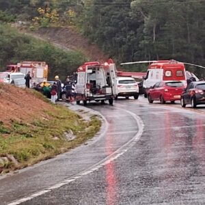 Acidente na BR-282 em Rancho Queimado. Foto: Ricardo Pastrana, Reprodução 