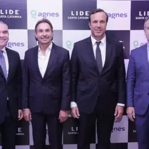 Delton Batista (presidente LIDE SC), Jaimes Almeida (fundador e CEO do Grupo Almeida Júnior), Rafael Horn (VP da OAB nacional) e Arnaldo Glavam (CEO Grupo AG). Foto: Lide SC, Divulgação 