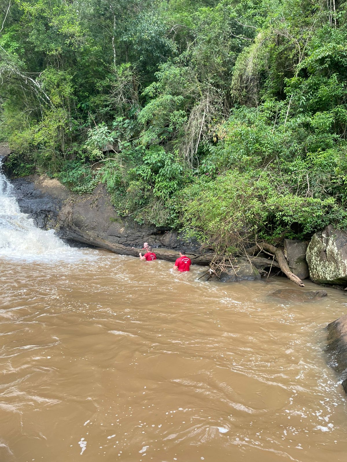 Jovem Morre Afogada Em Cachoeira De Chapecó 