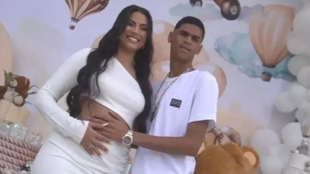 Saiba quem é a mãe do filho do influencer Luva de Pedreiro | Descubra o  mundo das apostas com jogo plinko como funciona