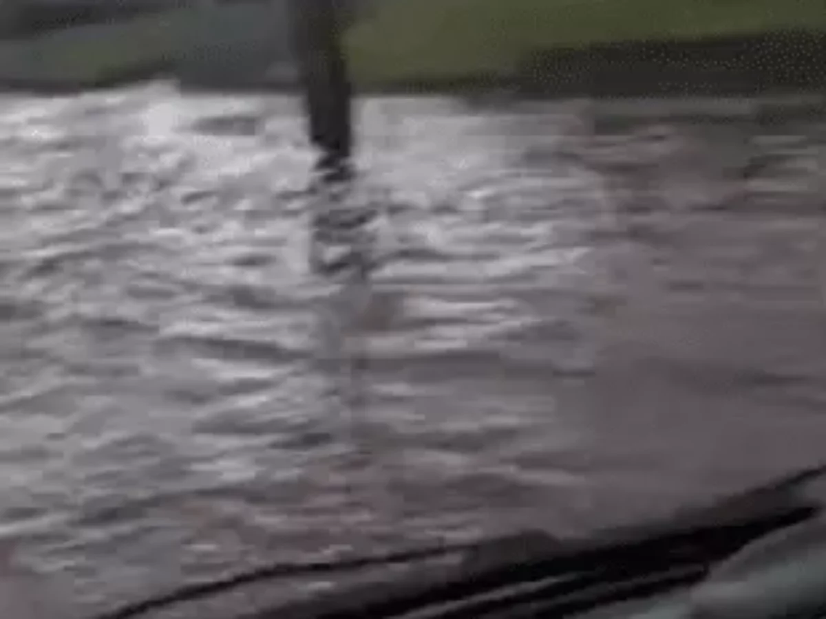 Fuertes lluvias dejan calle inundada en Chapecó; ver imagenes