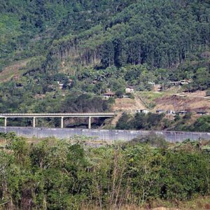 Santa Catarina - Vista da Barragem Norte e o local onde estava instalada a antiga aldeia Xokleng, vítima do despejo dentro da própria Terra Indígena. Foto: Renato Santana/Cimi