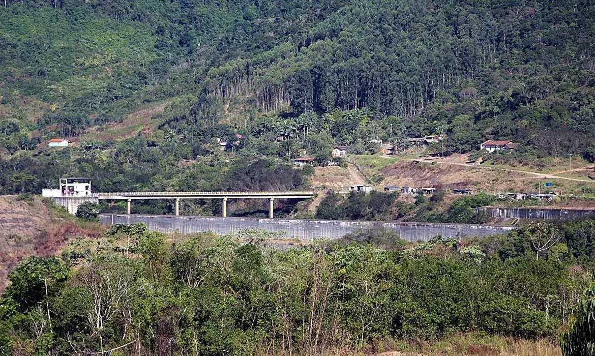 Santa Catarina – Vista da Barragem Norte e o local onde estava instalada a antiga aldeia Xokleng, vítima do despejo dentro da própria Terra Indígena. Foto: Renato Santana/Cimi