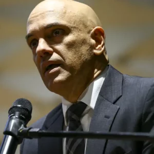 Alexandre de Moraes diz que STF não é composto por covardes