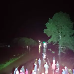 Ambulâncias com 14 pacientes ficaram presas em alagamento na Serra Catarinense | Foto: Corpo de Bombeiros Militar