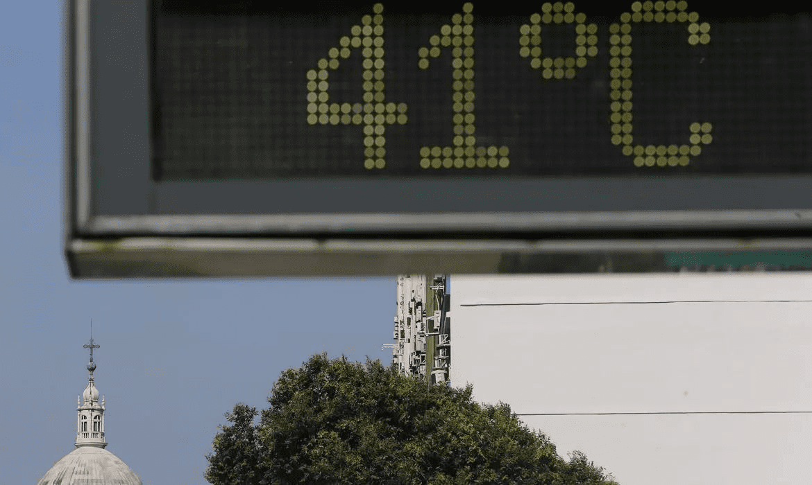 Primeira onda de calor de 2025 deve ultrapassar os 40°C; SC será atingida. - Foto: Arquivo | Fernando Frazão | Agência Brasil