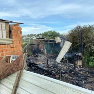 Incêndio destruiu duas casas em Lages | Foto: Handerson Souza
