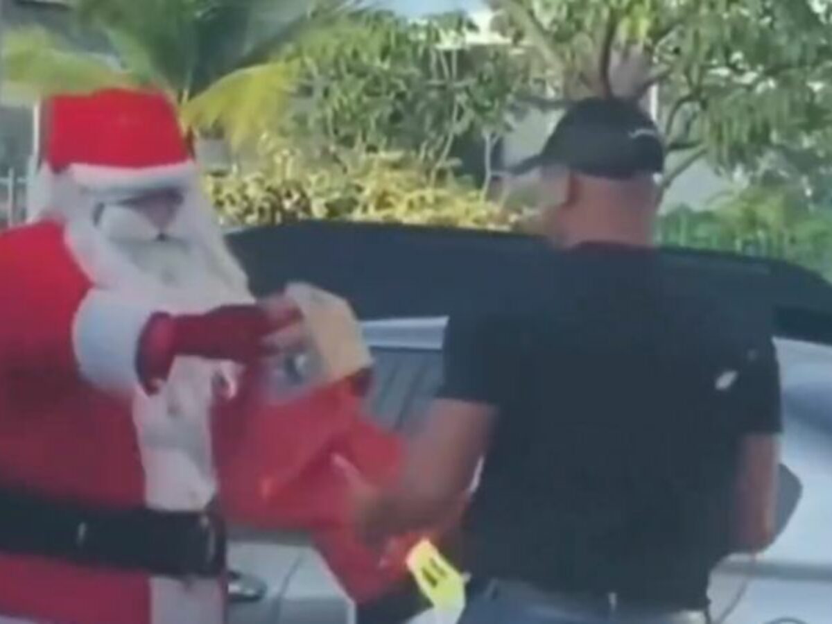Papai Noel sofre ataque na internet após rumores sobre seu voto