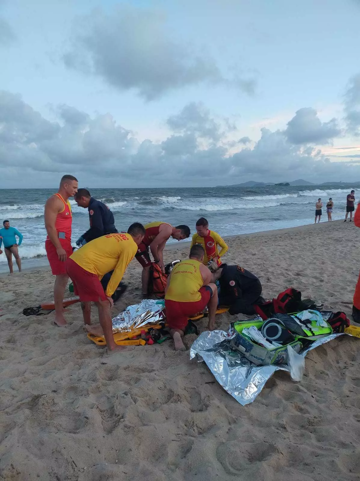 Uma das adolescentes foi resgatada com uma aeronave do Corpo de Bombeiros | Foto: divulgação/CBMSC 