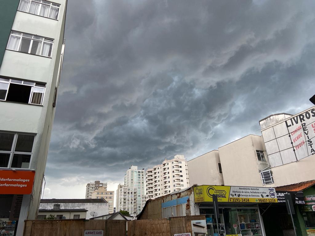 Céu em Lages na tarde desta quinta-feira (11) | Foto: Handerson Souza/Rádio Clube de Lages