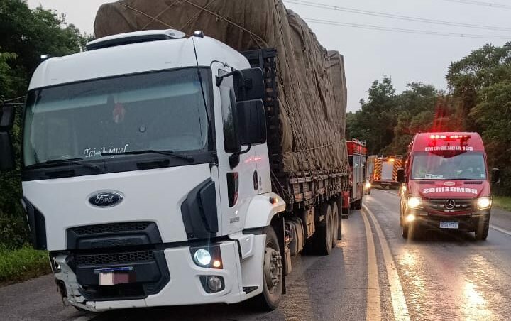 Colisão entre carro e caminhão deixa homem gravemente ferido em Tingui