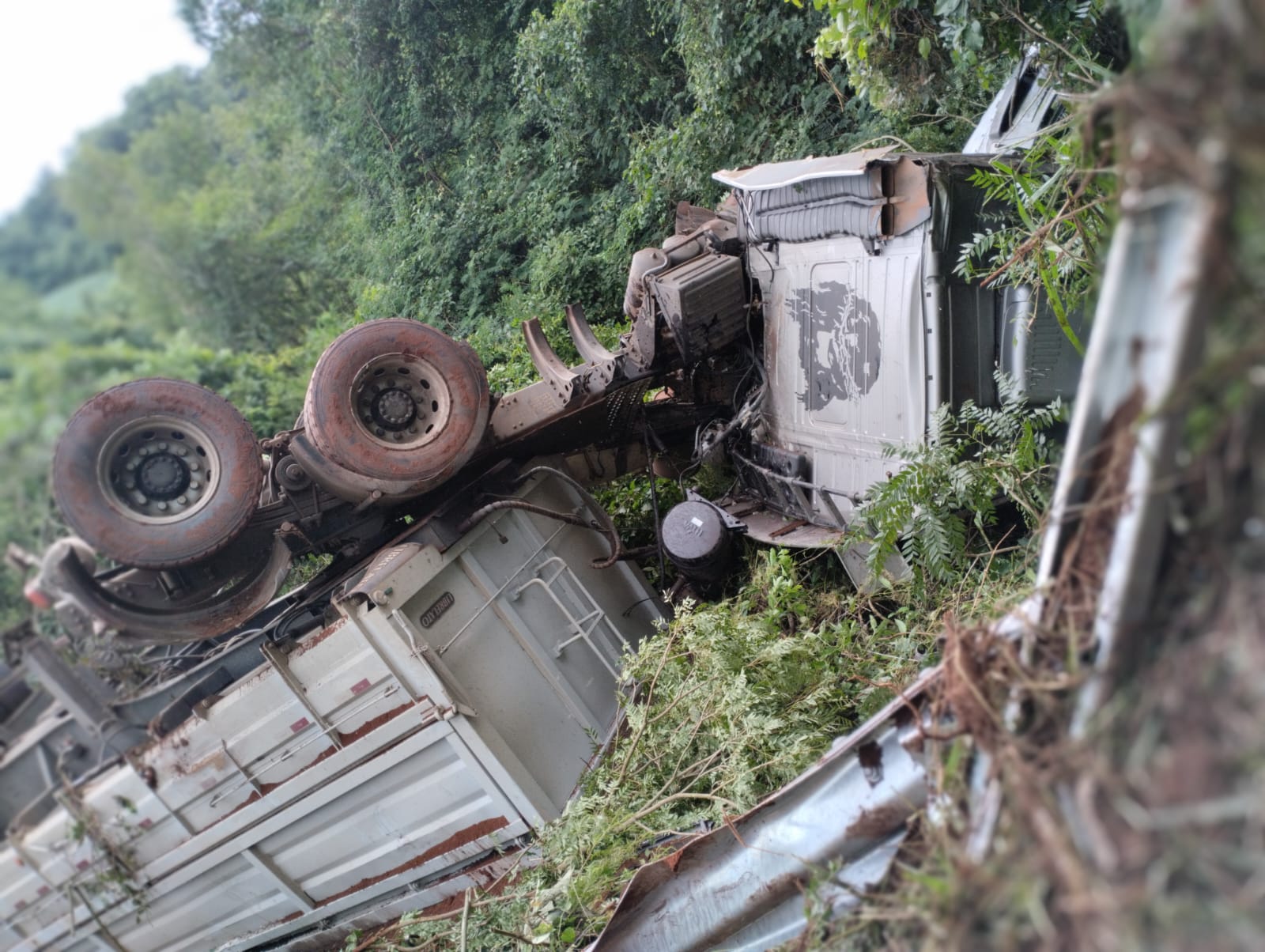 Grave acidente deixa duas pessoas feridas na SC-155