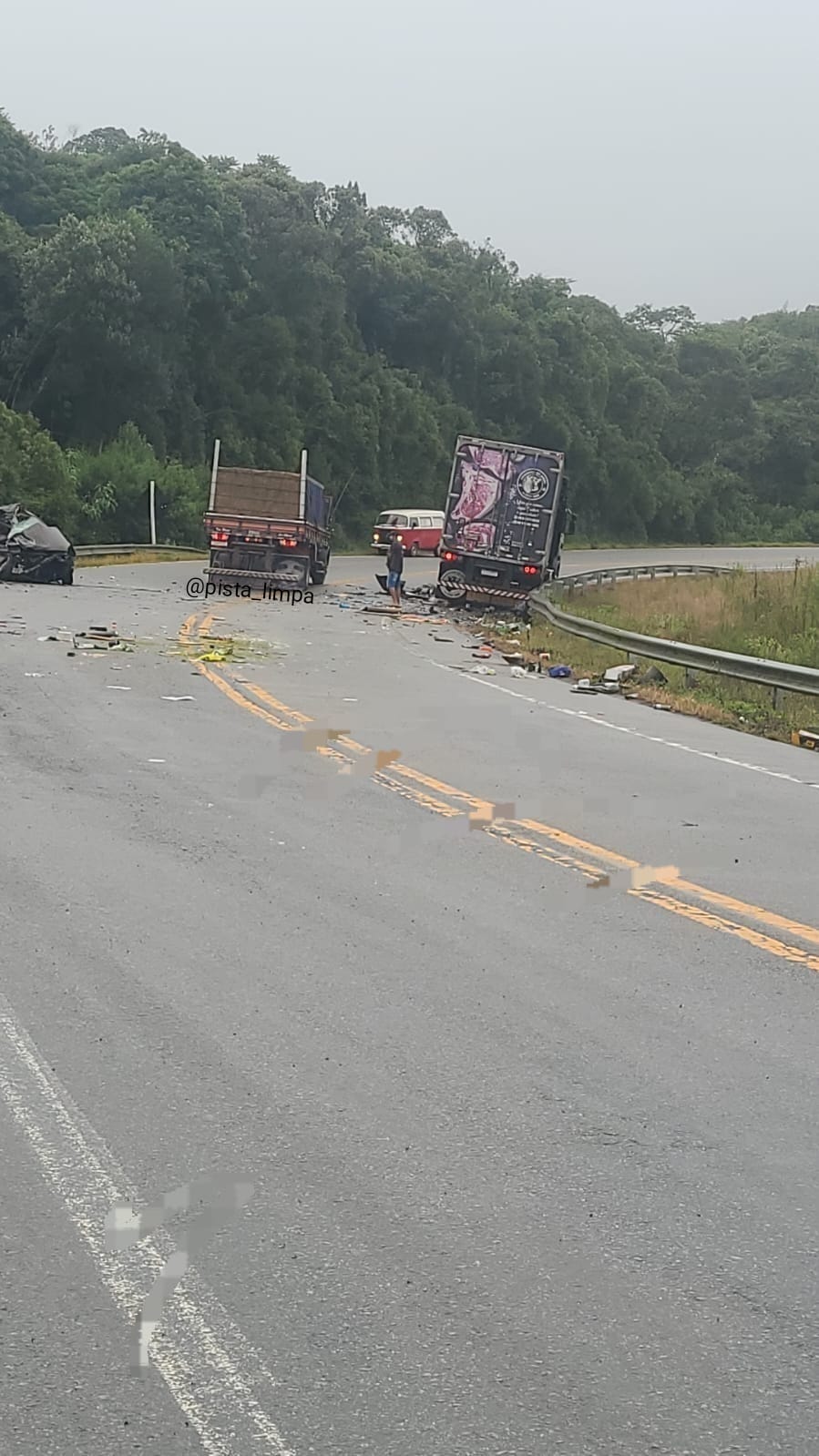 Homem de 45 anos morre em colisão entre carro e caminhão na BR-282