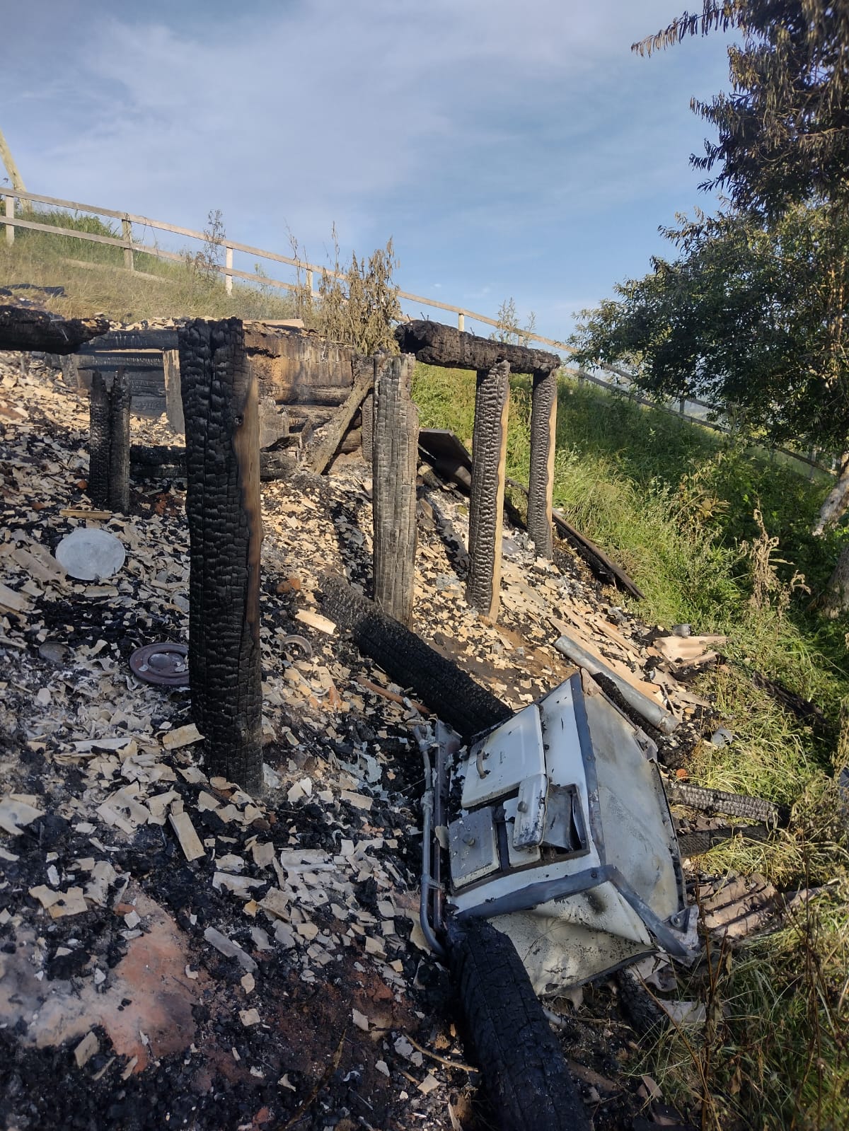 Incêndio destrói residência no Alto Vale do Itajaí