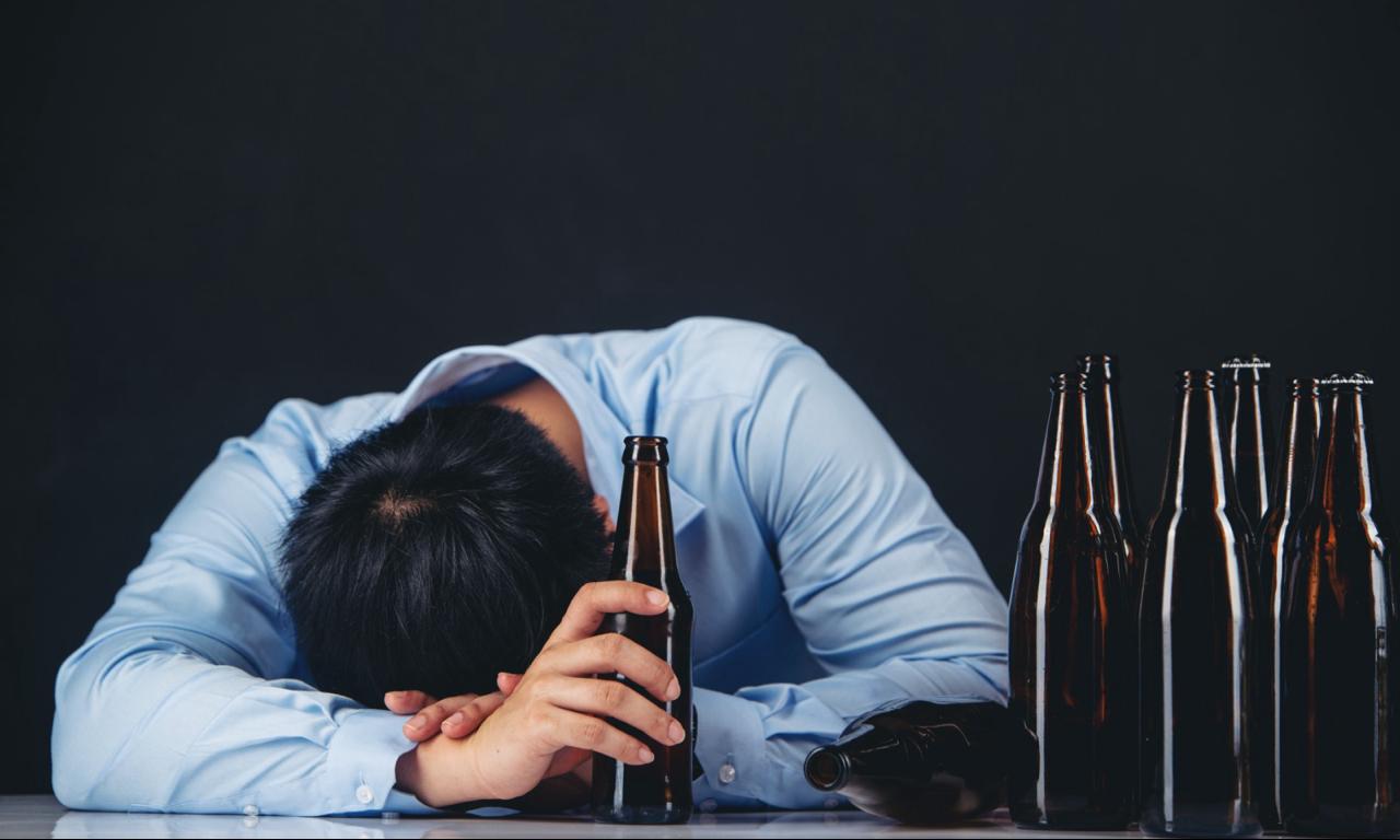 Estudo revelou que beber água não melhora ressaca. – Foto: Divulgação