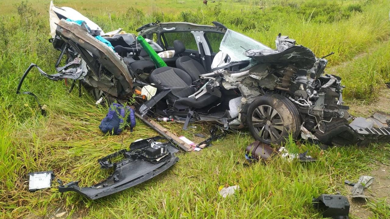 Mãe e filha morrem em grave acidente na BR-101, em São João do Sul