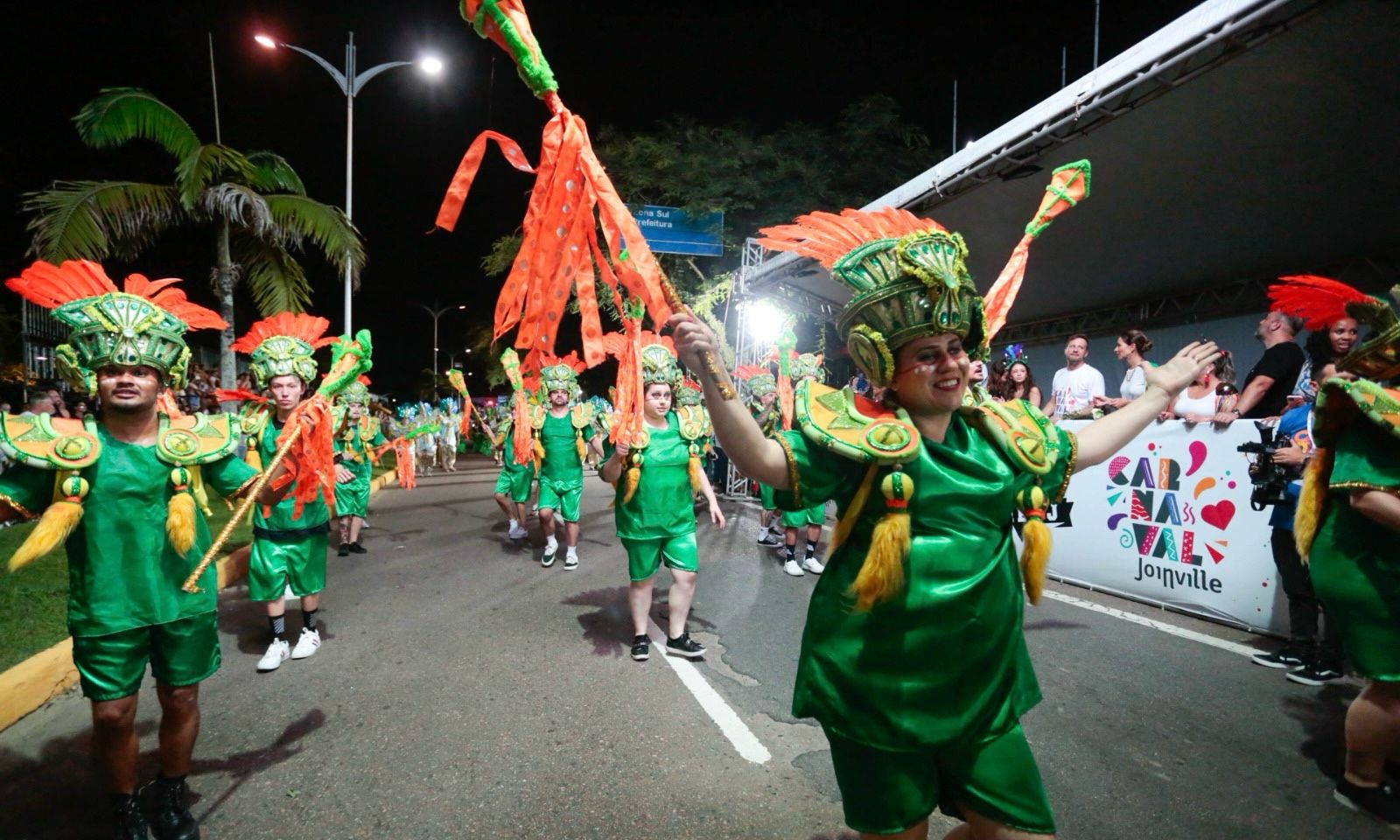 Carnaval de Joinville reúne cerca de 18 mil pessoas