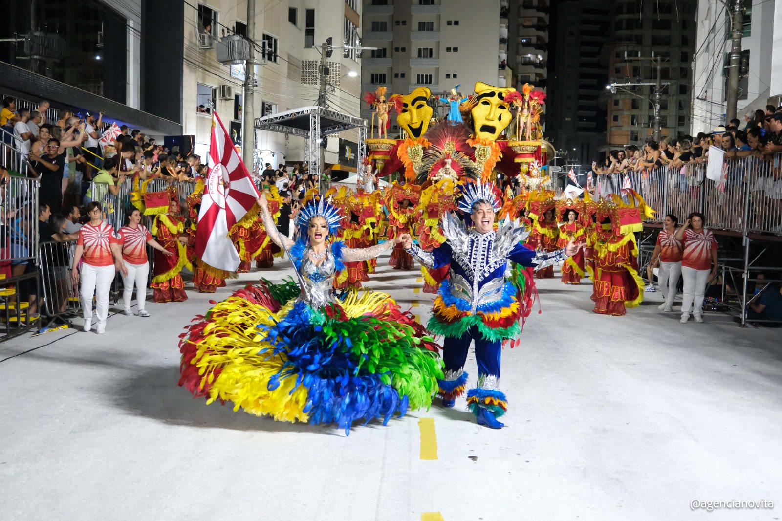 carnaval de Joaçaba reúne cerca de 15 mil pessoas