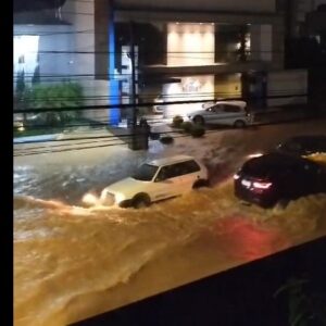 Rua de Joinville completamente alagada. Foto: Reprodução 