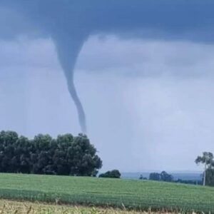 Funil (talvez um tornado) em Júlio de Castilhos (RS). Foto: Reprodução/Redes Sociais.